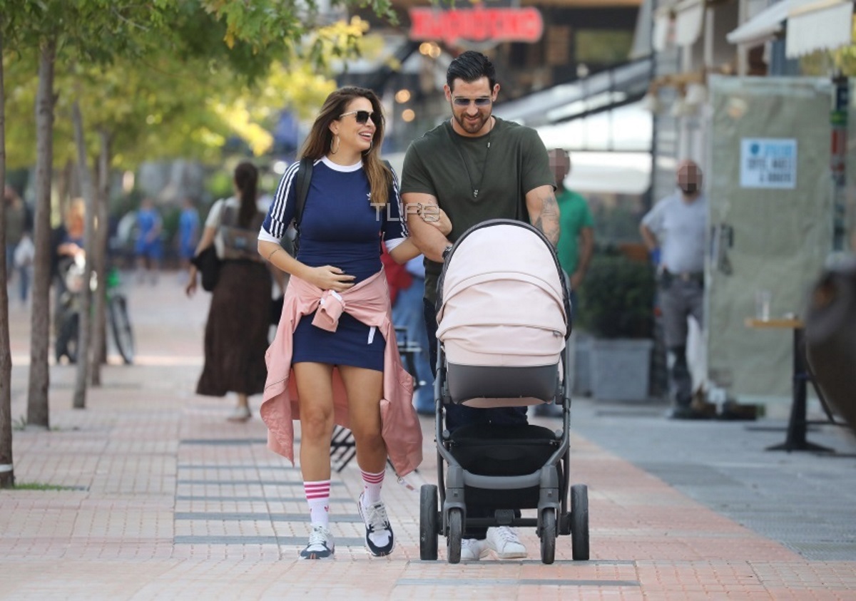 Ελένη Χατζίδου – Ετεοκλής Παύλου: Πρωινή βόλτα με την τριών μηνών κόρη τους! Φωτογραφίες