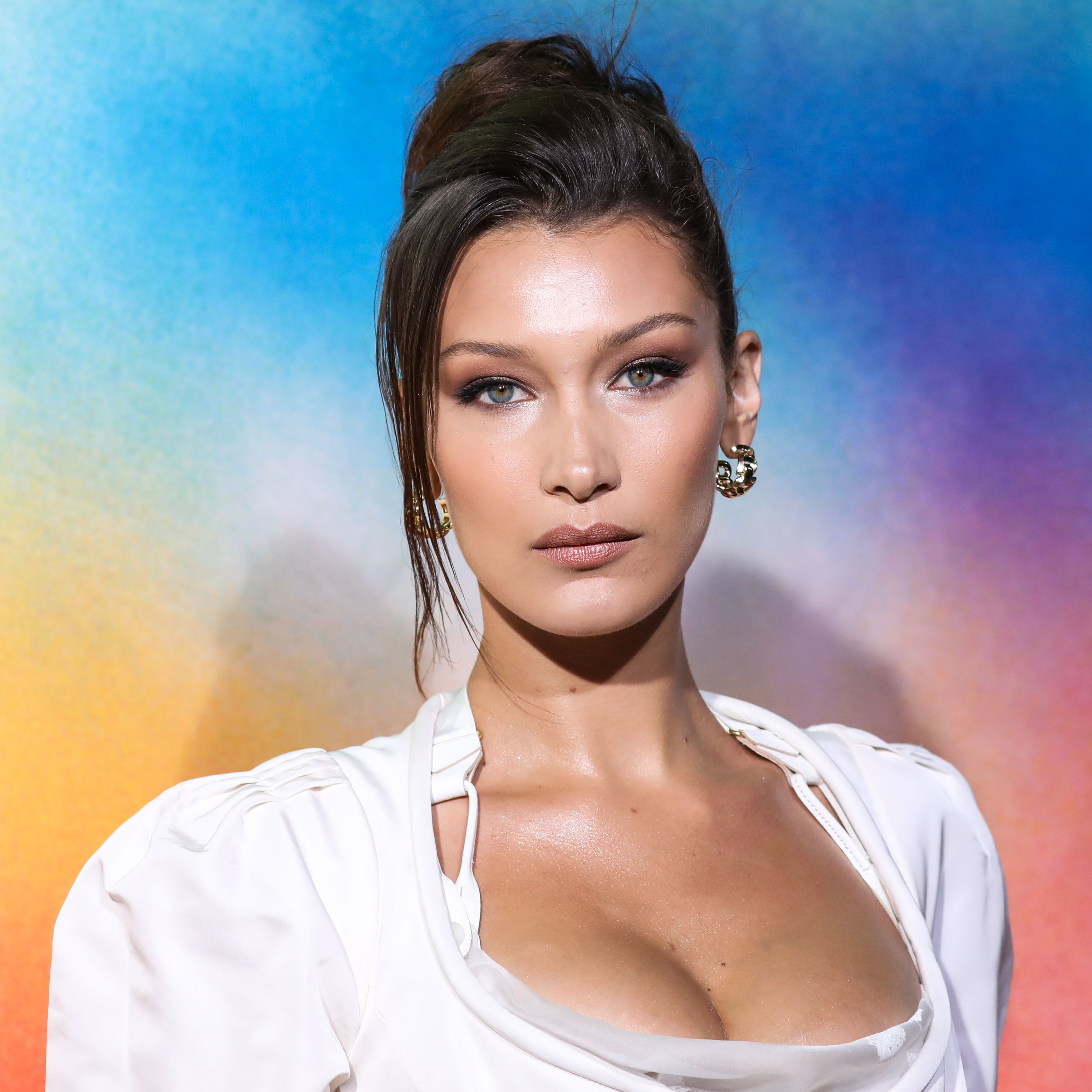 Η Bella Hadid με πολύ μακριά μαλλιά στο Dior Men’s Pre-Fall Show!