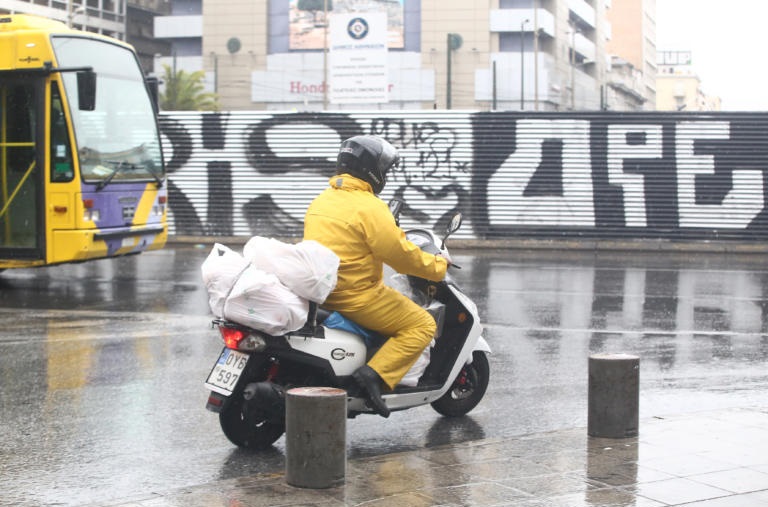 Καιρός αύριο: Βροχές, ισχυρές καταιγίδες και χιόνια στα ορεινά