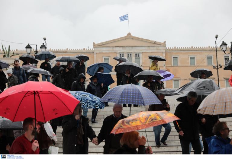 Καιρός αύριο: Χειμωνιάτικο σκηνικό με τοπικές βροχές και σποραδικές καταιγίδες