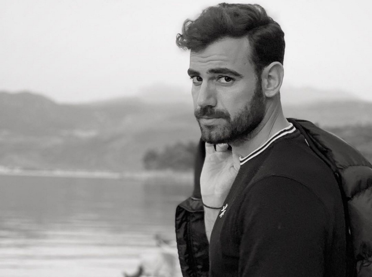 Νίκος Πολυδερόπουλος: Βουτάει στα παγωμένα νερά και τρελαίνει το Instagram!
