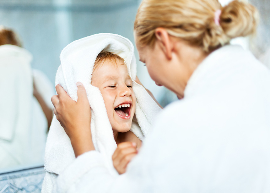 Τα πιο συνηθισμένα λάθη που όλοι οι νέοι γονείς κάνουν στο μπάνιο ενός μικρού παιδιού