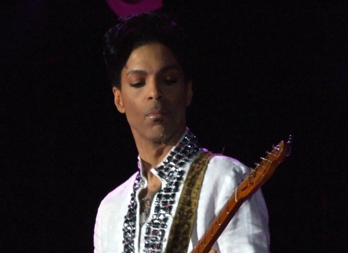 Στο σφυρί, κοσμήματα του Prince