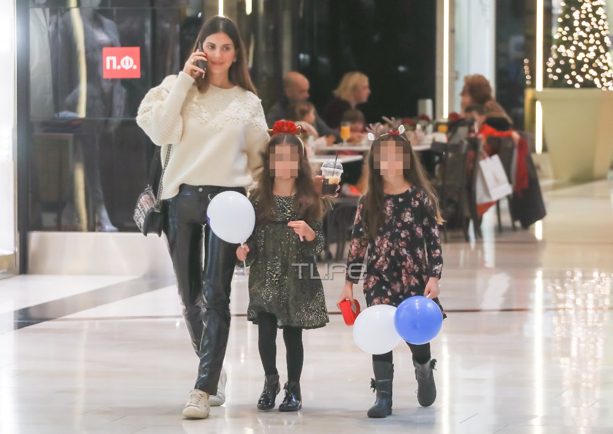 Σταματίνα Τσιμτσιλή: Για ψώνια παρέα με τις κόρες της σε… Christmas mood! [pics]