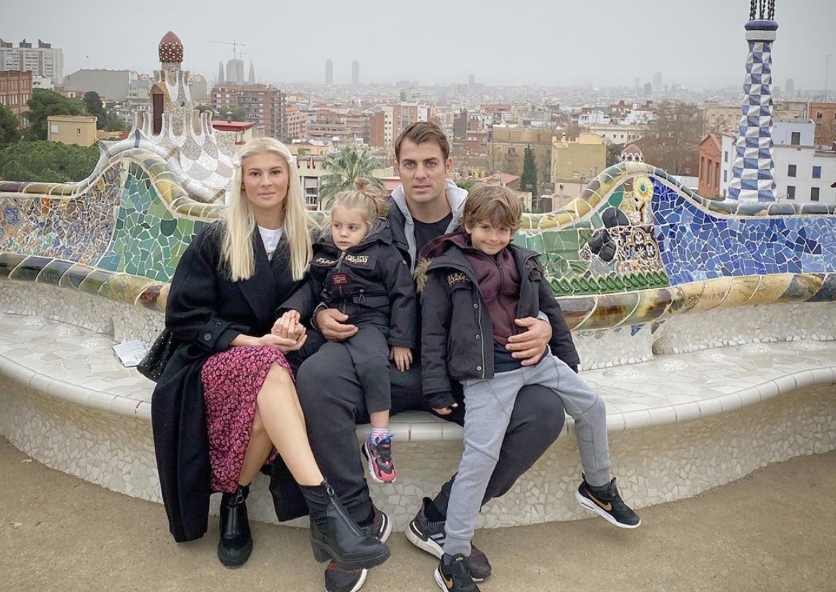 Στέλιος Χανταμπάκης – Όλγα Πηλιάκη: Με τα παιδιά τους στο πιο διάσημο πάρκο της Βαρκελώνης! [pics]