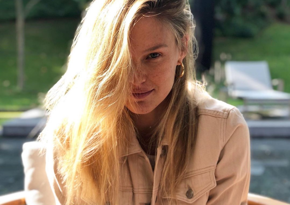 Bar Refaeli: Φωτογραφία μέσα από το μαιευτήριο, μετά την γέννηση του 3ου παιδιού της!