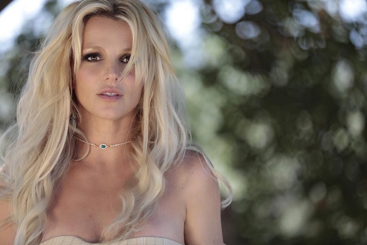Britney Spears: Γυμνάζεται και ανταλλάσσει τρυφερά φιλιά μαζί με τον σύντροφό της [video]