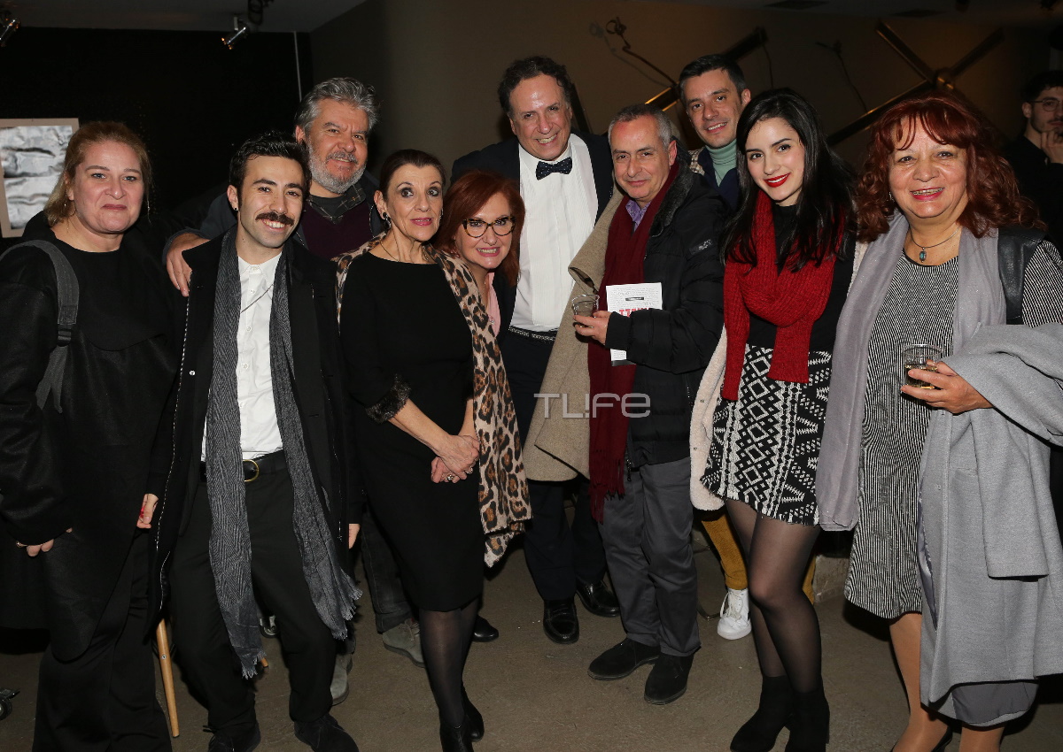Μαρία Κανελλοπούλου: Σύσσωμο το «Καφέ της Χαράς» στην θεατρική πρεμιέρα της! Φωτογραφίες