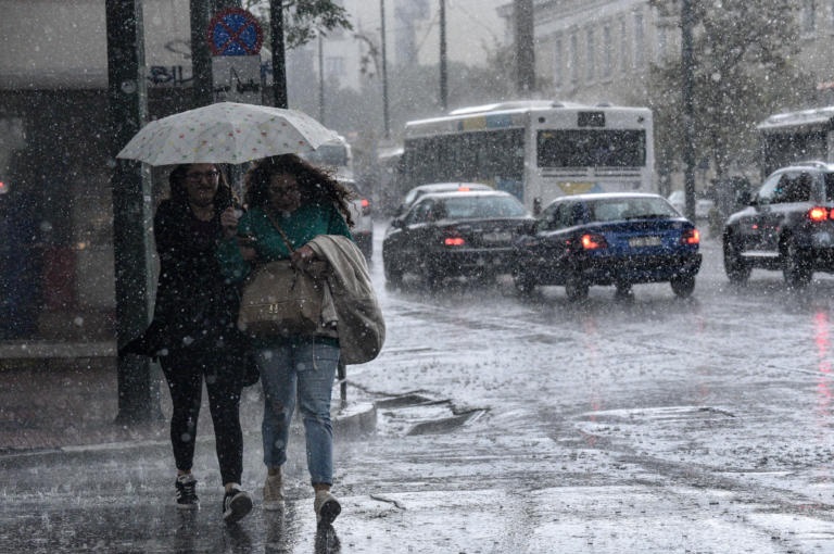 Καιρός σήμερα: Τσαγκαροδευτέρα με τσουχτερό κρύο, βροχή και βοριάδες