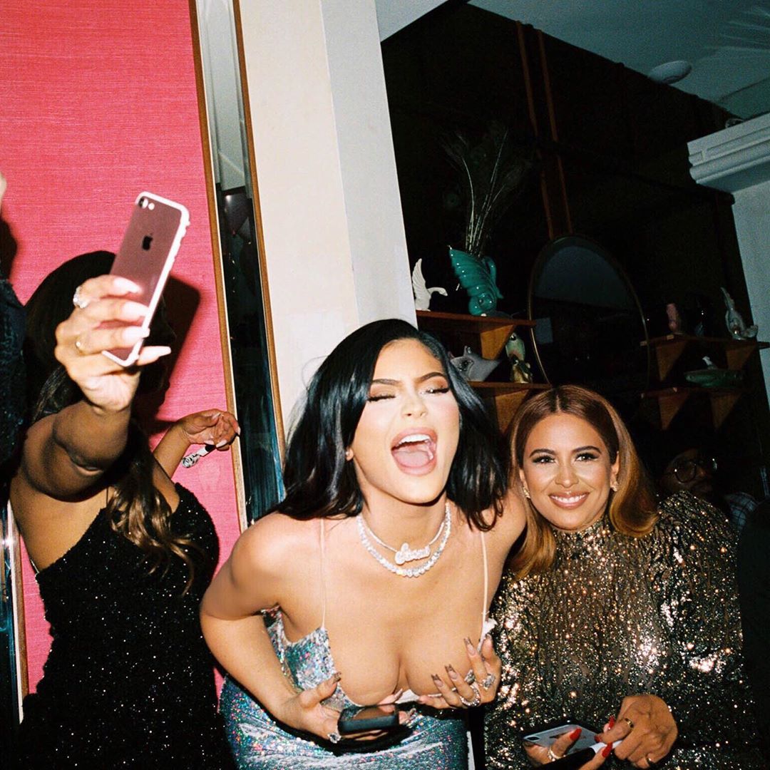 Kylie Jenner: Oι έξαλλες φωτογραφίες της Πρωτοχρονιάς που έριξαν το instagram!