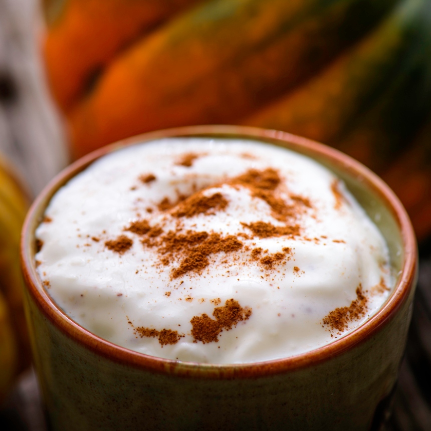 Ζεστό Pumpkin Latte με μπαχαρικά