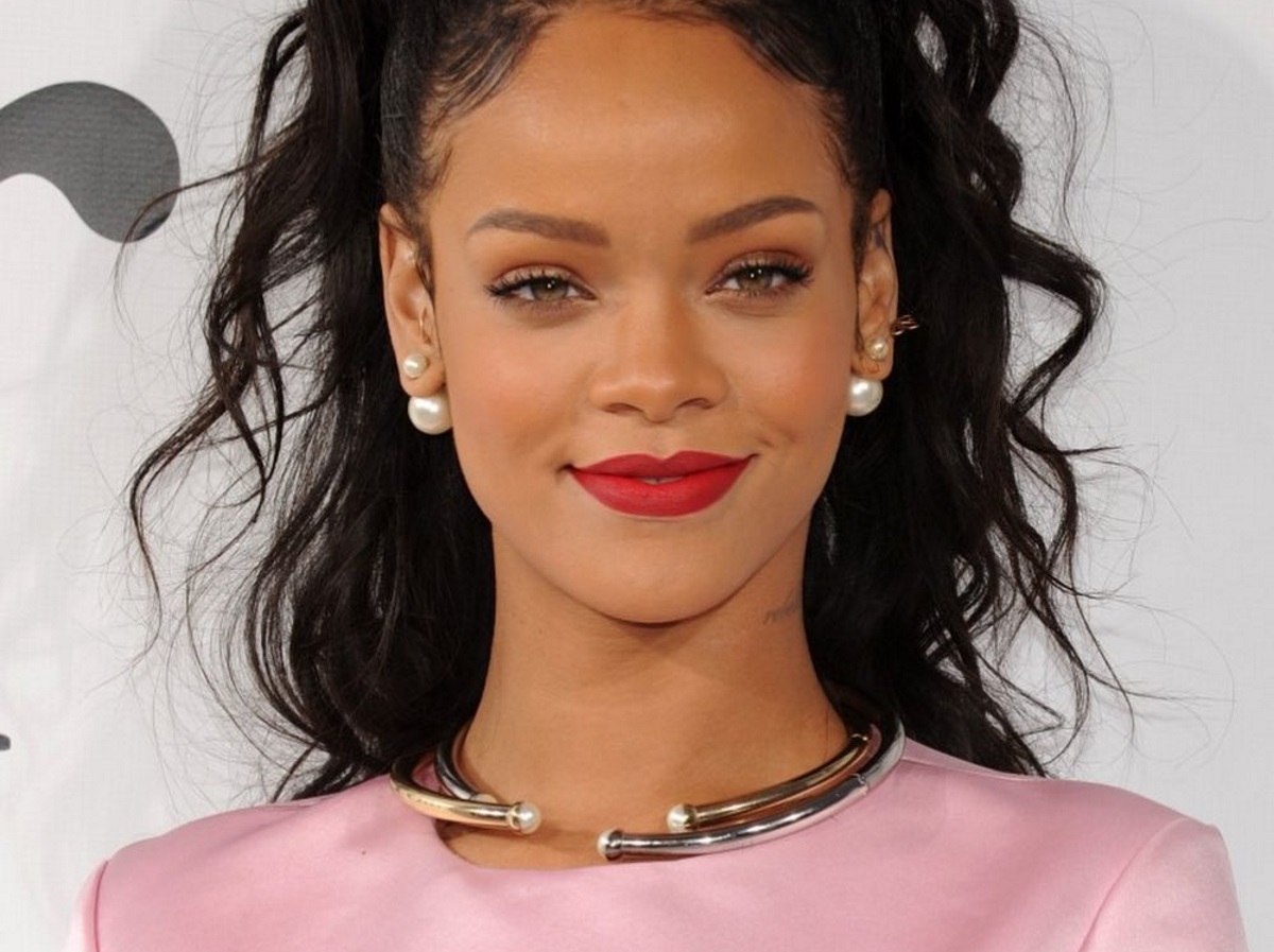 Μεγαλείο ψυχής από την Rihanna – Δωρεά εκατομμυρίων για τα θύματα ενδοοικογενειακής βίας