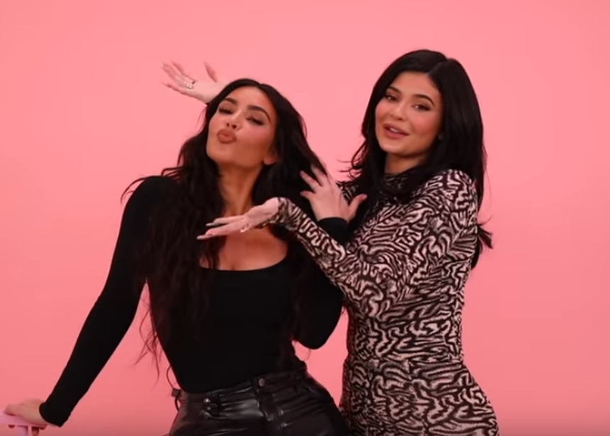 Video! Η Kylie Jenner κάνει μακιγιάζ στην Kim Kardashian!