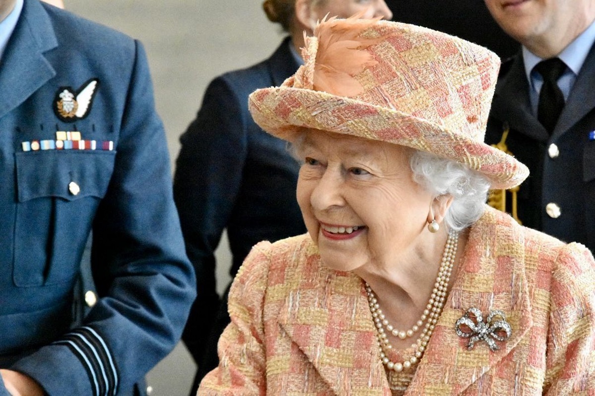 Νέο πλήγμα για τη βασίλισσα Ελισάβετ – Ο εγγονός της παίρνει διαζύγιο από την Καναδή σύζυγό του