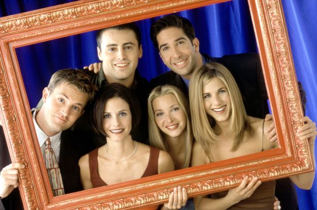 Jennifer Aniston και Lisa Kudrow αποκαλύπτουν λεπτομέρειες για το αφιέρωμα στα «Φιλαράκια»!