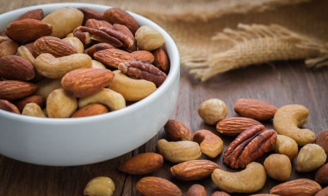 Τι είναι η διατροφή «Waterfall Diet» που μειώνει την κατακράτηση υγρών