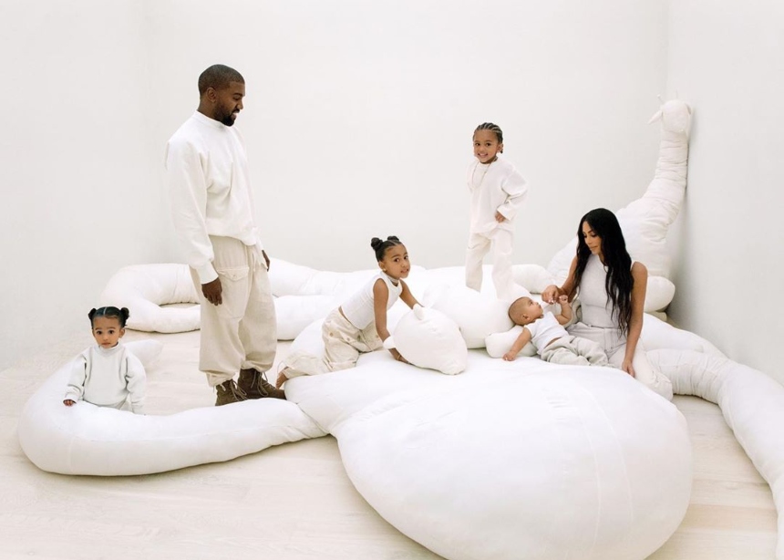 Κim Kardashian & Kanye West: Το εντυπωσιακό, μίνιμαλ σπίτι τους στην Καλιφόρνια