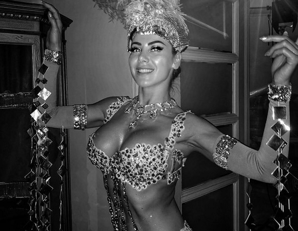 Κυριακή Κατσογρεσάκη: Η αεροσυνοδός του “My Style Rocks” ντύνεται βραζιλιάνα και μας δείχνει την άψογη σιλουέτα της