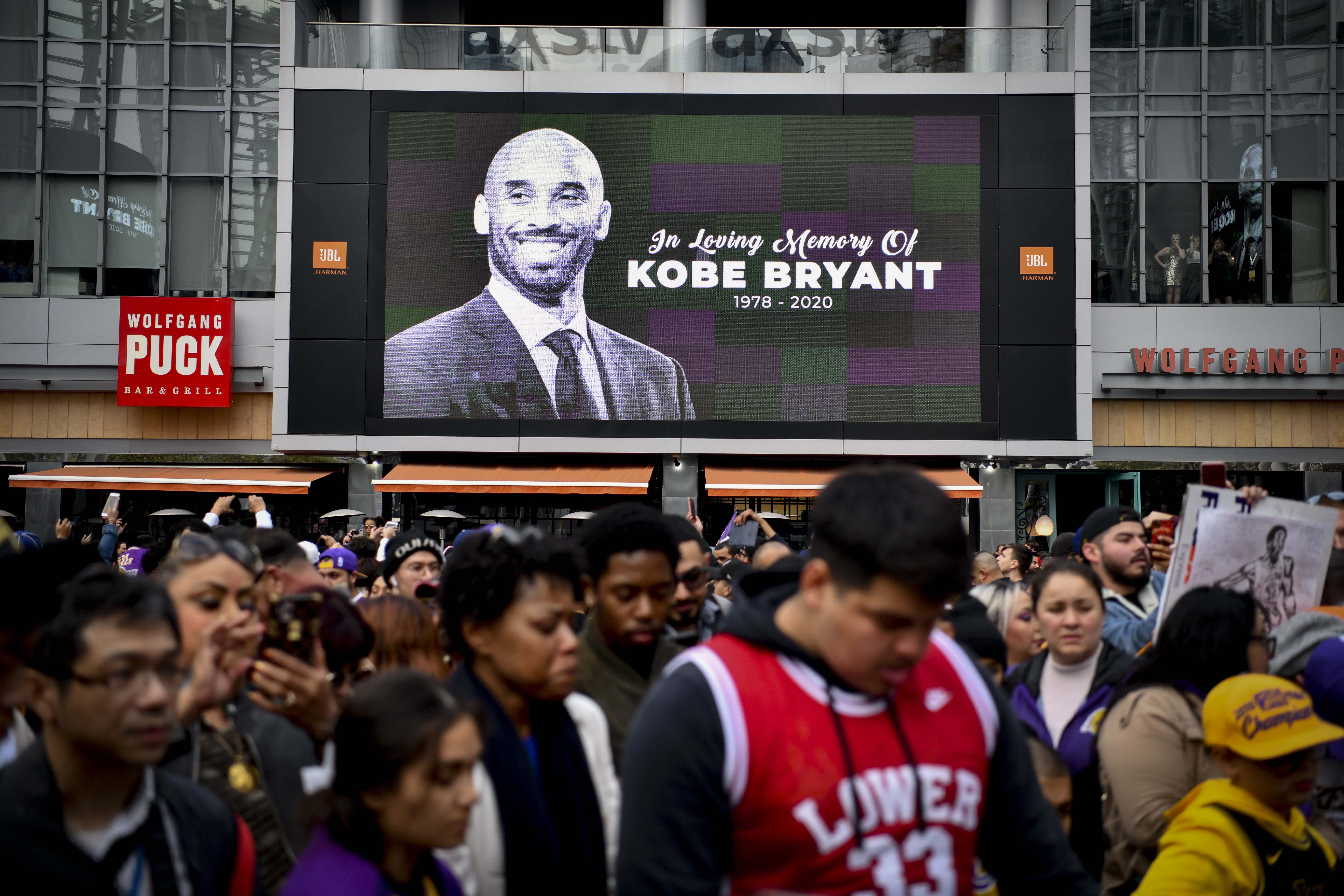 Kobe Bryant: Μνημόσυνο προς τιμήν του έξω από το Staples Center!