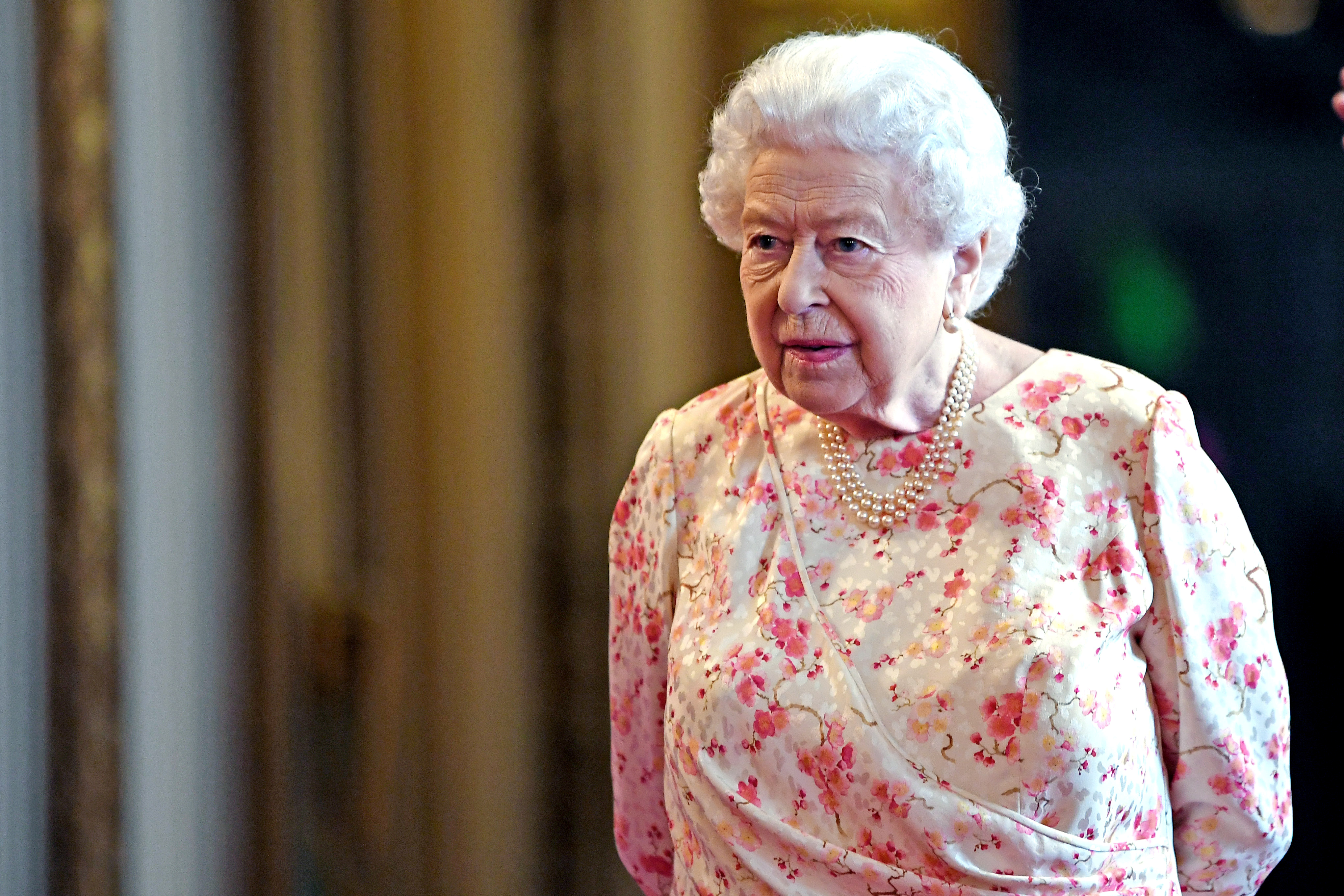 Βασίλισσα Ελισάβετ: Στενός συνεργάτης της βρέθηκε θετικός στον κορονοϊό – Ανησυχία στο παλάτι