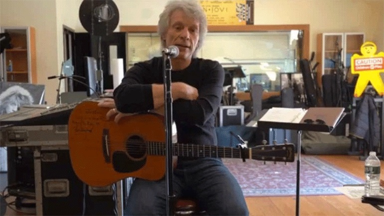 O Jon Bon Jovi γράφει τραγούδι για τον κορονοϊό και ζητάει τη βοήθεια των θαυμαστών του!