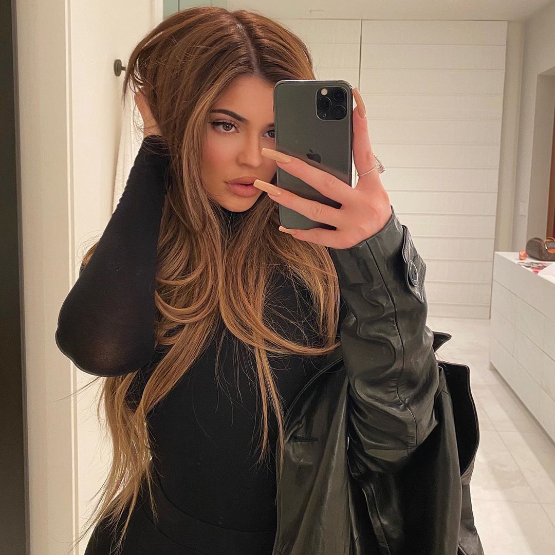 Κάποιος εξαφάνισε τις περούκες της Kylie Jenner στην καραντίνα!