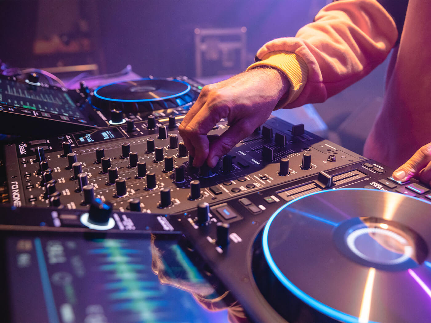 Θύμα του κορονοϊού γνωστός DJ – Πέθανε σε ηλικία 44 ετών