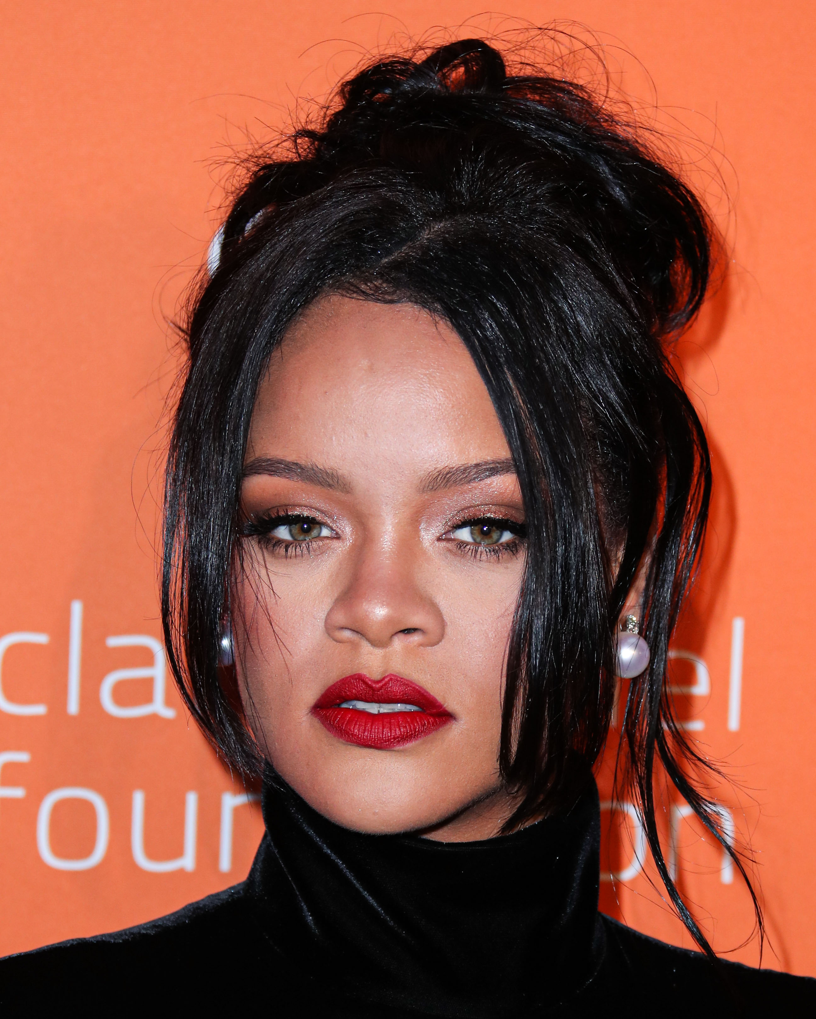 Τι είναι η durag που φοράει στα μαλλιά η Rihanna στο τελευταίο εξώφυλλο της βρετανικής Vogue;