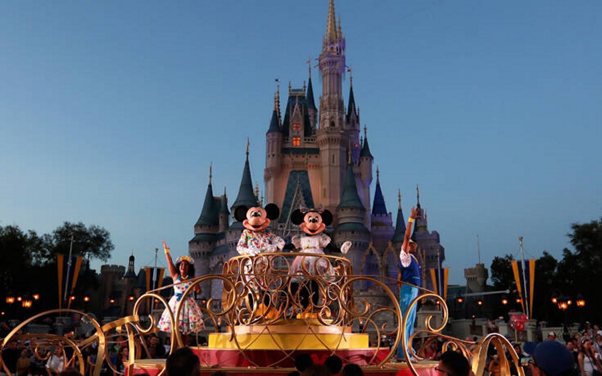 Τα θεματικά πάρκα της Disney και το Universal Studios Hollywood κλείνουν λόγω κορονοϊού