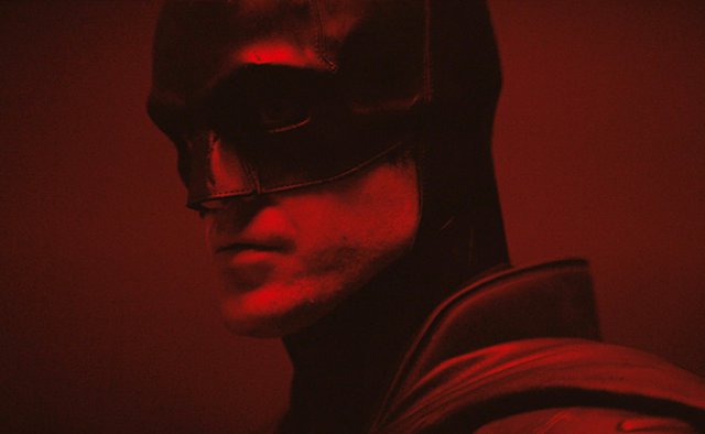 Ρόμπερτ Πάτινσον: Κυκλοφόρησαν οι πρώτες εικόνες του με το κοστούμι του Batman και του Batmobile!