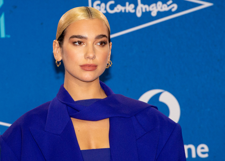 Η Dua Lipa μας δείχνει την αγαπημένη της λήψη από το τελευταίο της editorial!