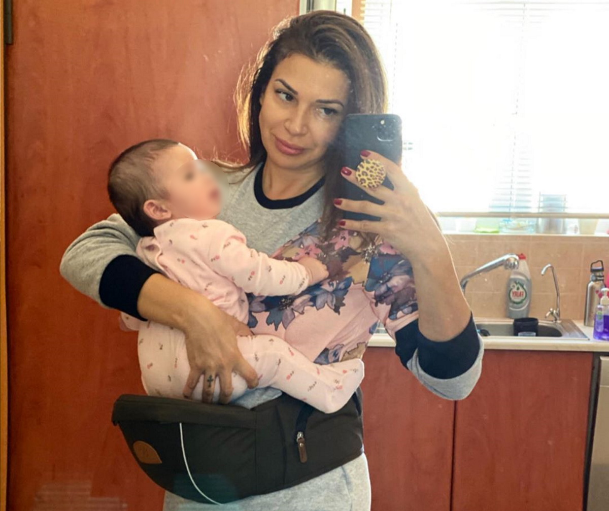 Συγκινητικό! Η Ελένη Χατζίδου νανουρίζει την κόρη της στο νοσοκομείο – Video