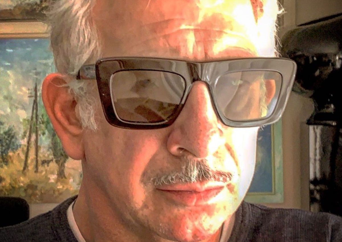 Πέτρος Φιλιππίδης: Βγήκε για καφέ… στο μπαλκόνι του σπιτιού του! [video]