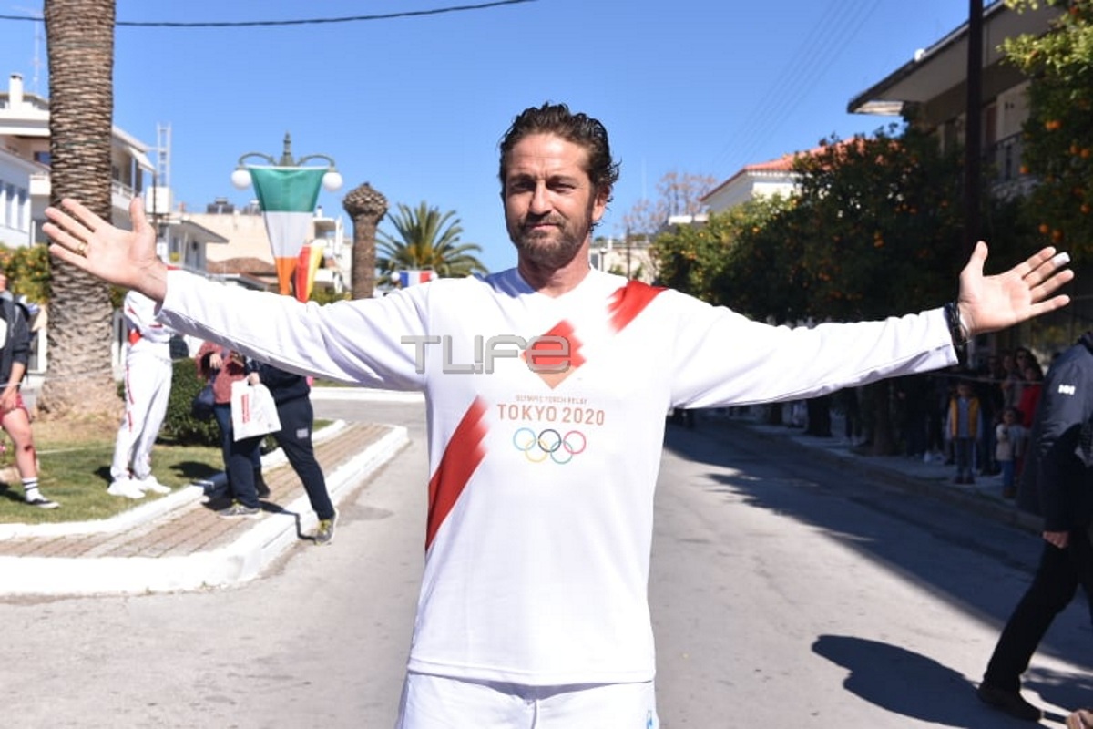 Gerard Butler: Ποζάρει στο φακό του ΤLIFE λίγο πριν ξεκινήσει η τελετή της Ολυμπιακής Φλόγας στη Σπάρτη! Φωτογραφίες