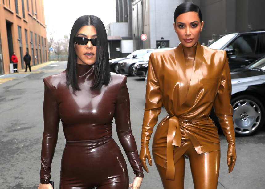 H Κim και η Κourtney Kardashian με latex ολόσωμες φόρμες που κόβουν την…ανάσα!