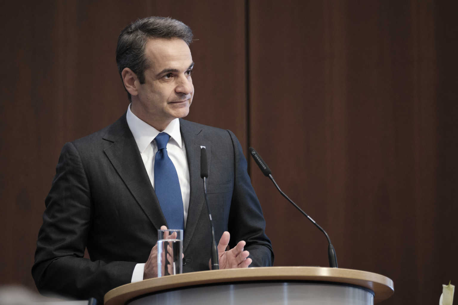 Κορονοϊός: Το παρασκήνιο της απόφασης Μητσοτάκη για το κλείσιμο των εκκλησιών
