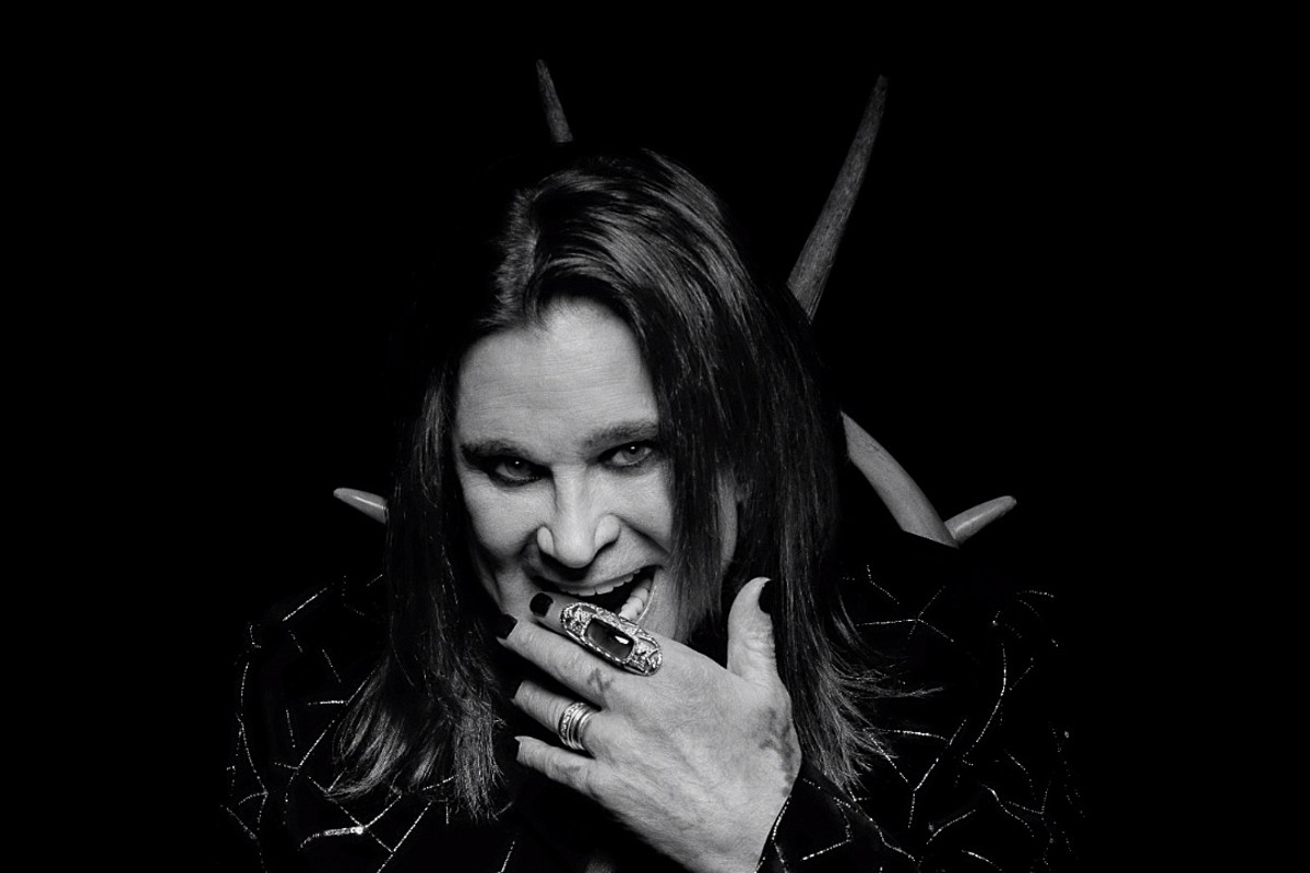 Στο κλιπ του «Ordinary Man», ο Ozzy παρακολουθεί στη μεγάλη οθόνη τη ζωή του!