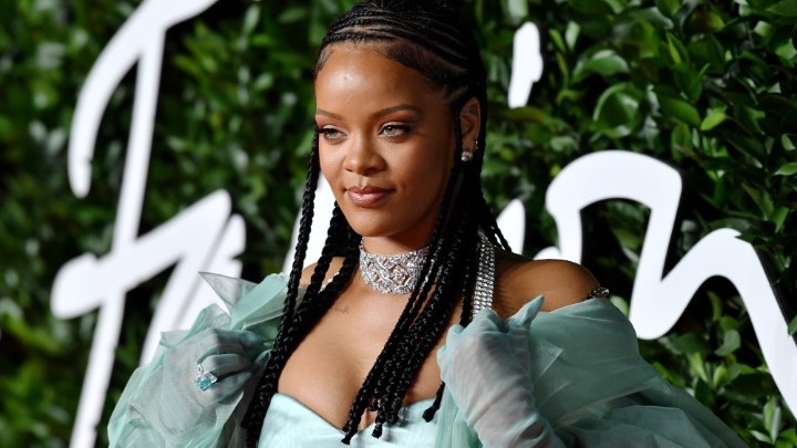 Rihanna: Ζητά τερματισμό της αστυνομικής βίας!