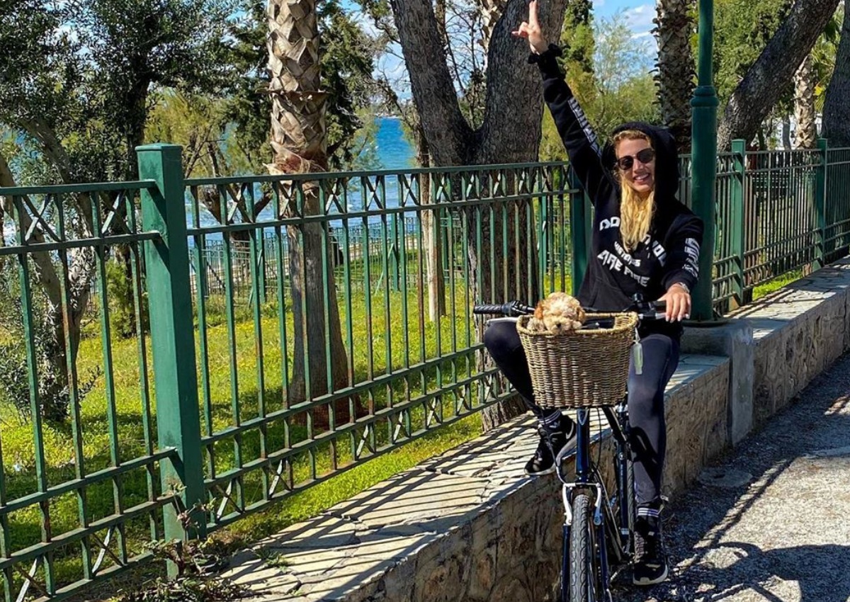 Κωνσταντίνα Σπυροπούλου: Η ποδηλατάδα στη Βουλιαγμένη και η αποτυχημένη ζαχαροπλαστική προσπάθεια!
