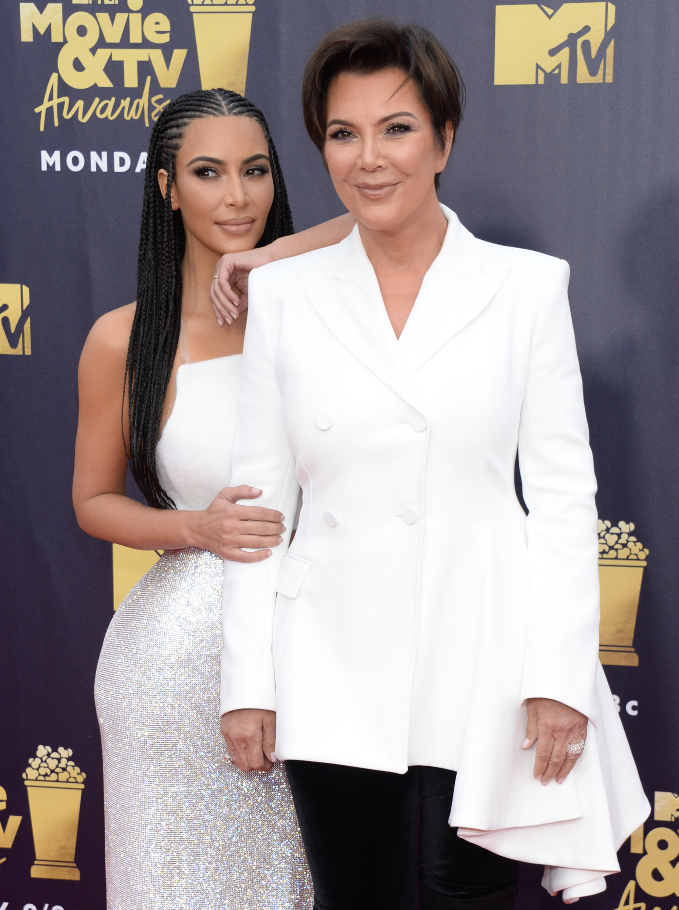 H Kim Kardashian και η Kris Jenner λάνσαραν μαζί ένα νέο άρωμα εν μέσω κορονοϊού!
