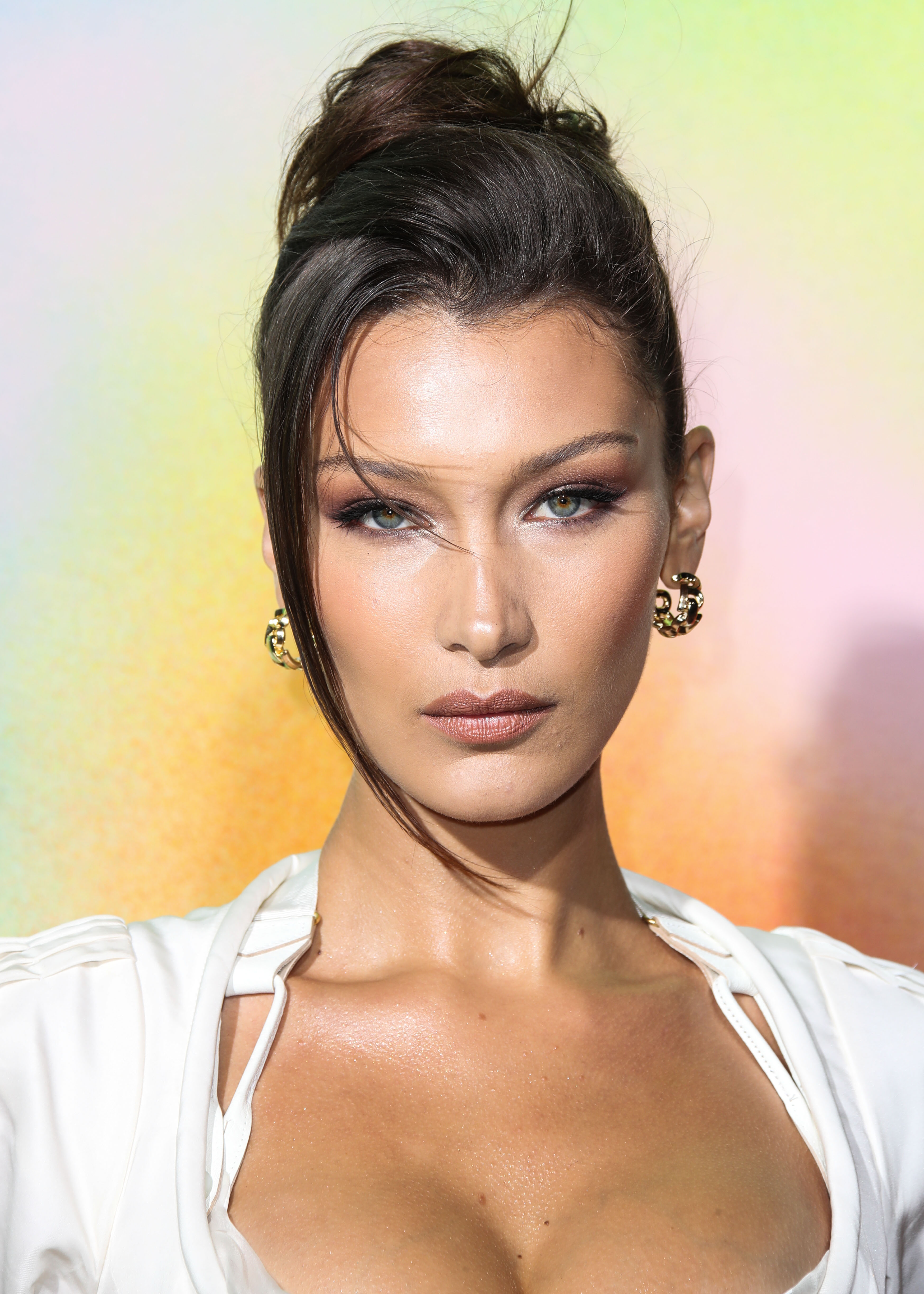 Wait! What? Η Bella Hadid έβαψε τα μαλλιά της γκρι;