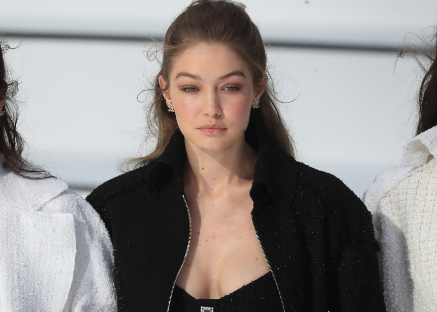 Η Gigi Hadid κάνει ένα διάλειμμα από την καραντίνα για χάρη της Chanel