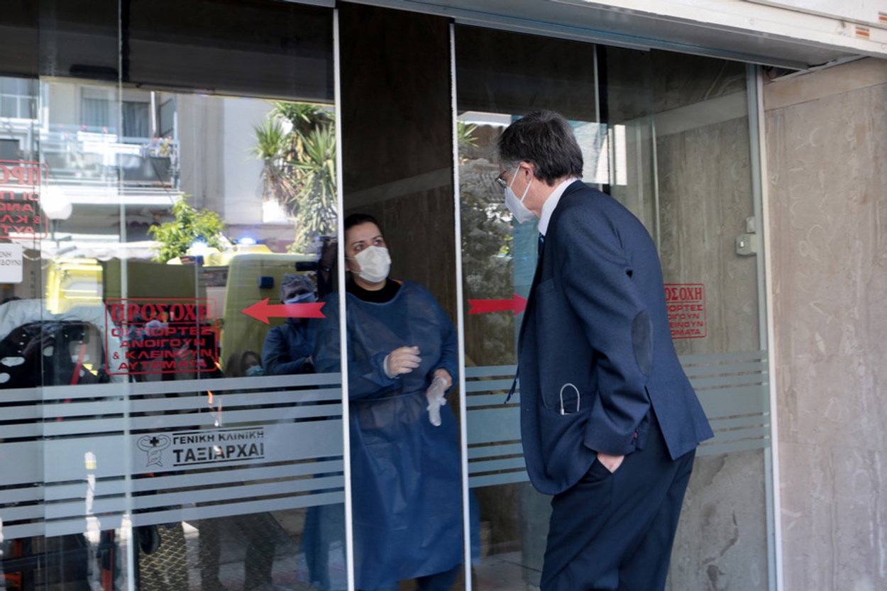 Τσιόδρας από κλινική Ταξιάρχαι: «Από τους 226 οι 37 είναι θετικοί στον κορονοϊό ανάμεσά τους και οι 3 νεκροί»