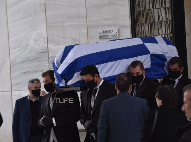 Μανώλης Γλέζος: Με την ελληνική σημαία στο φέρετρο και μέτρα κορονοϊού η κηδεία του μεγάλου Έλληνα