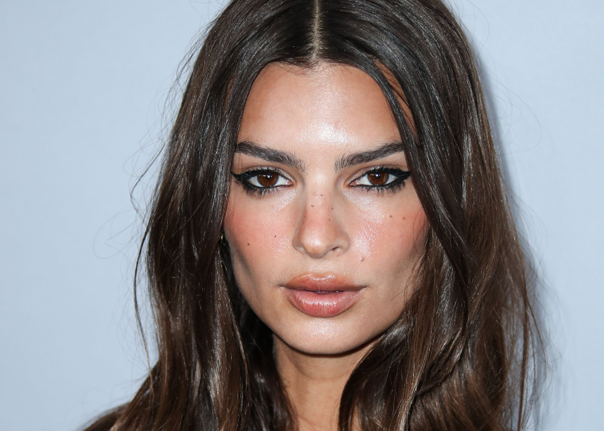 Η Emily Ratajkowski σου προτείνει 3 φορέματα για αυτό το καλοκαίρι!