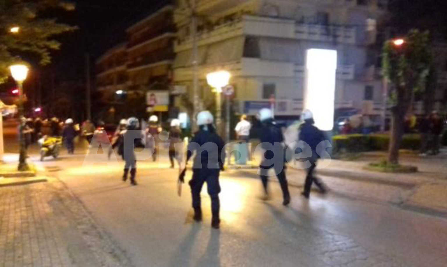 Αγία Παρασκευή: Το πάρτυ στην πλατεία… ξέφυγε – «Συνωστισμός», πέτρες και χημικά