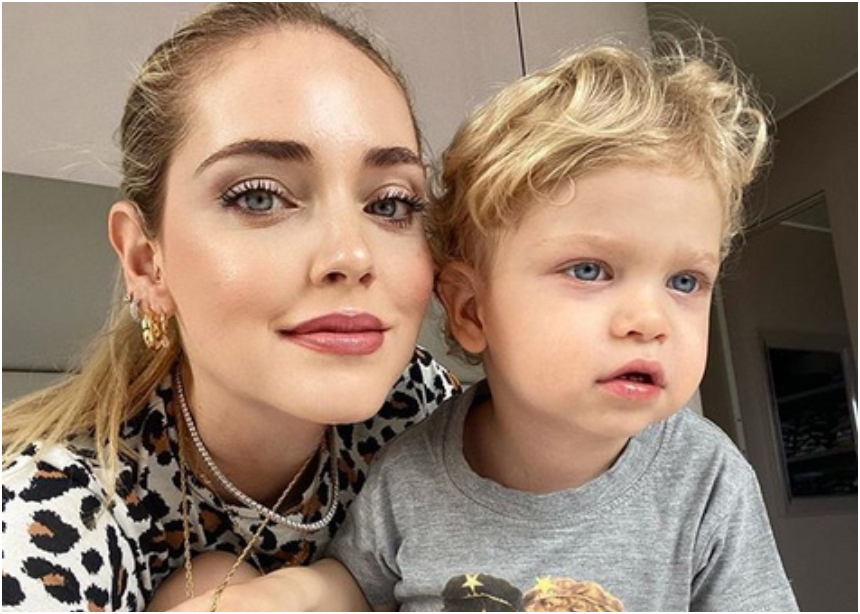 Η Chiara Ferragni φοράει το ίδιο t-shirt με τον γιό της και σου ζητάει να…ψηφίσεις!