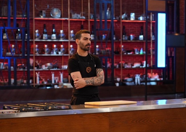 Ο Σταυρής του MasterChef σε βραδινή έξοδο με την μητέρα και την κούκλα σύντροφό του!