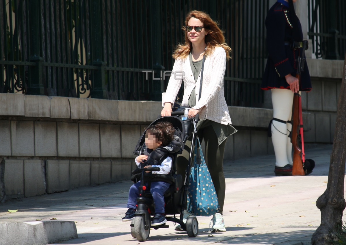Λένα Παπαληγούρα: Βόλτες στο Ζάππειο με τον γιο της σε προχωρημένη εγκυμοσύνη! [pics]