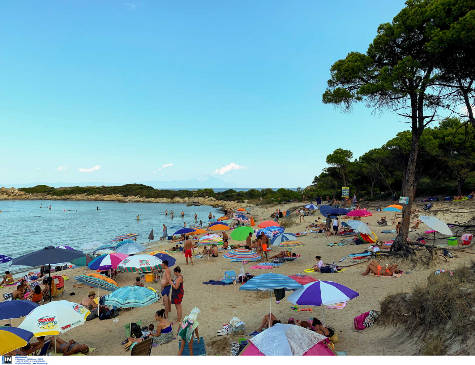 Γαλάζιες σημαίες: Αυτές είναι οι καλύτερες παραλίες σε Αττική, Θεσσαλονίκη και Χαλκιδική
